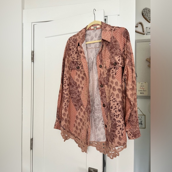 Buckle, Gimmicks Blouse - Picture 1 of 3